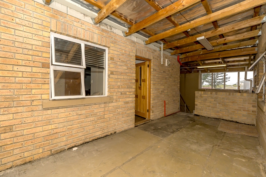 7 Bedroom Property for Sale in Lentegeur Western Cape